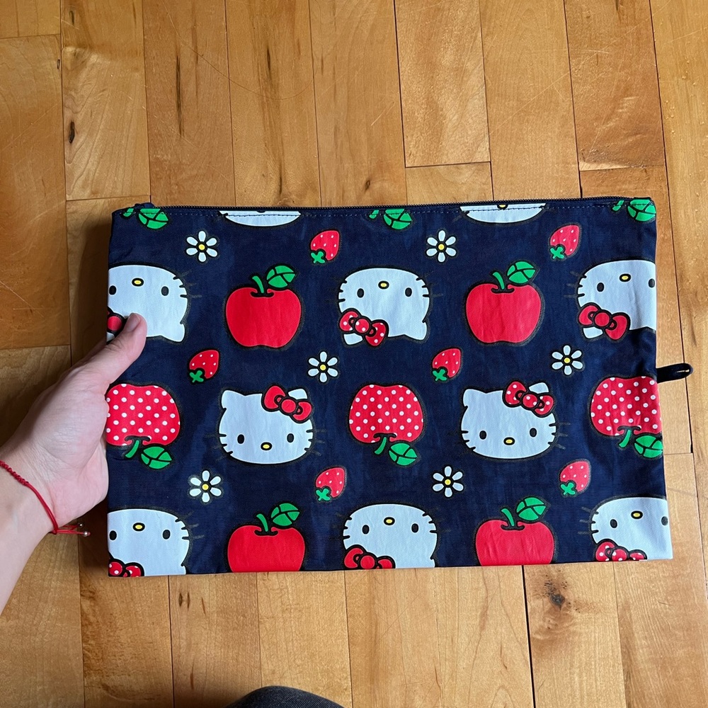 NWOT BAGGU Hello Kitty Big Pouch